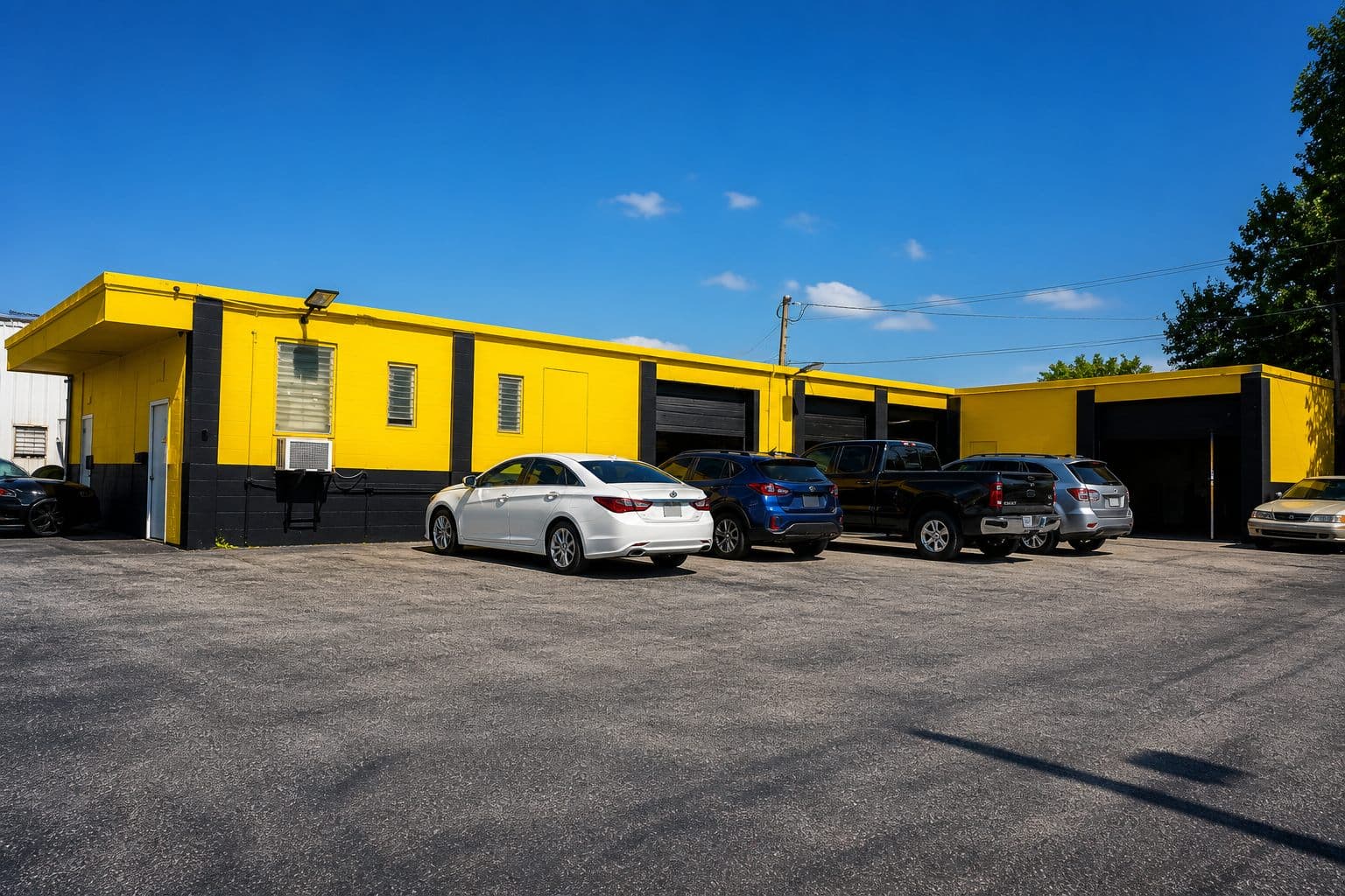 Fort Myers Auto Body Speedeezz Auto Finish auto body shop exterior at 2531 Fowler Street, Fort Myers, FL